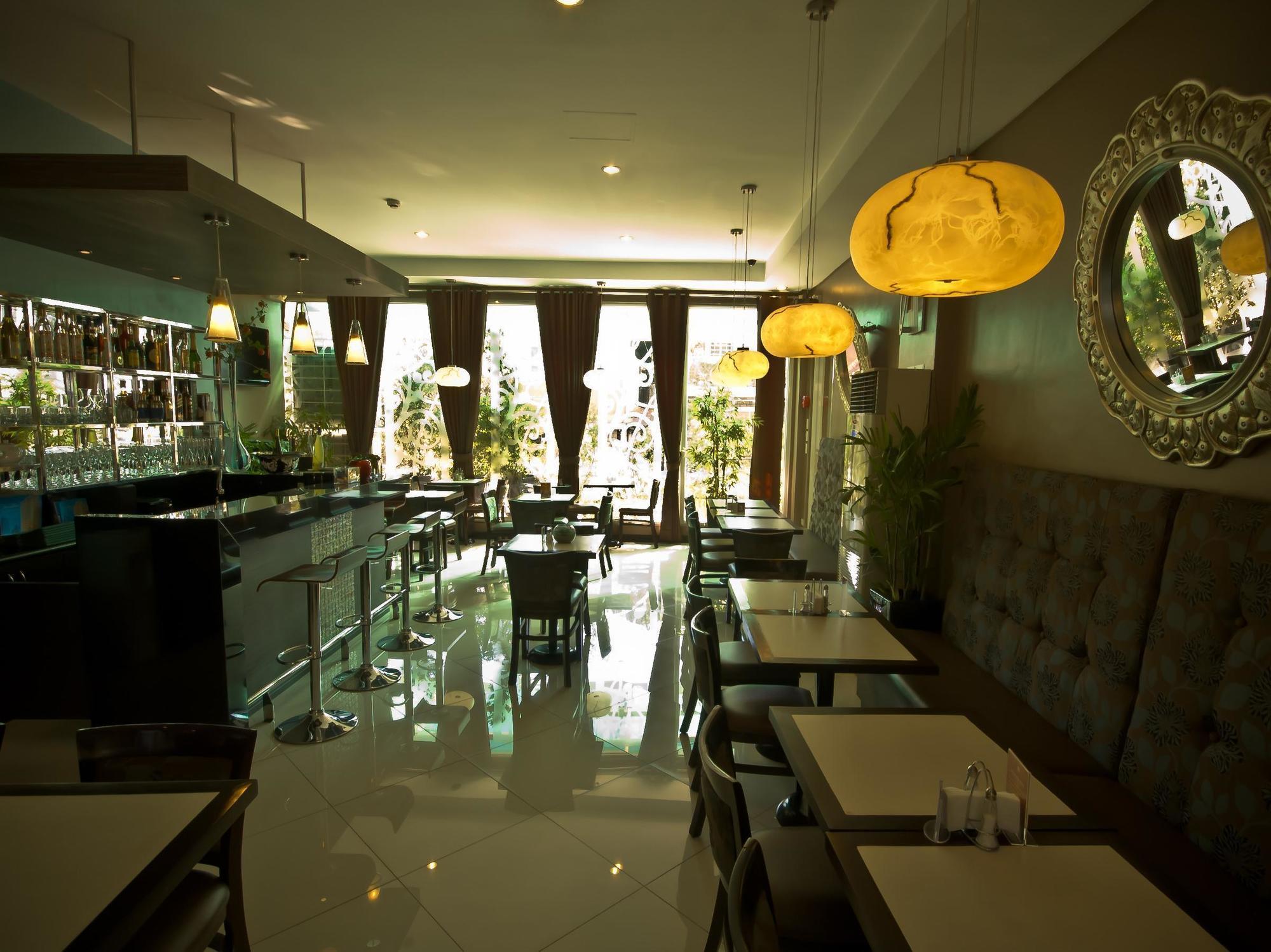 Avitel Hotel Makati City Ngoại thất bức ảnh