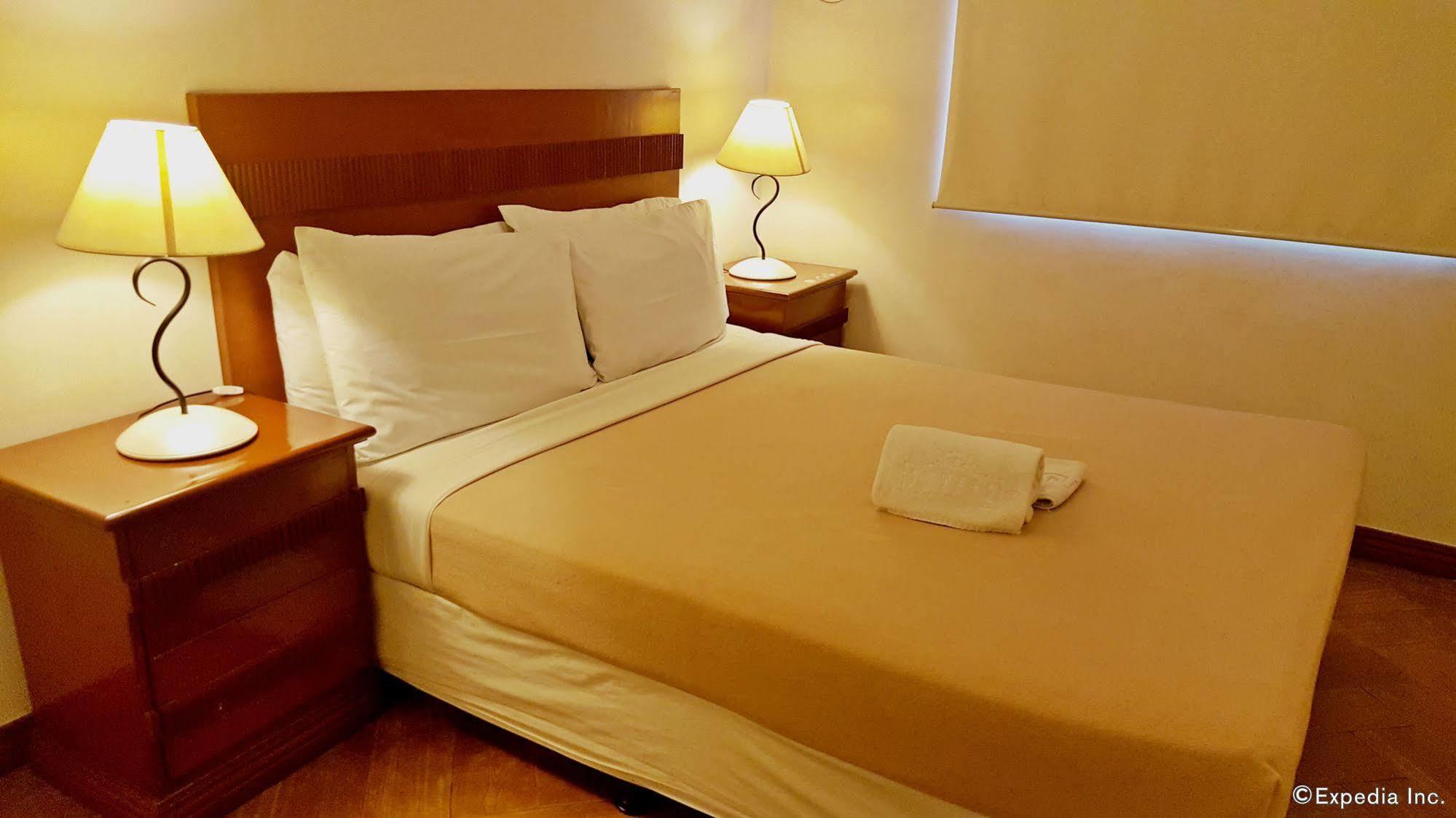 Avitel Hotel Makati City Ngoại thất bức ảnh